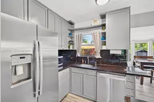 300 NW 28th St, Wilton Manors, FL 33311 - Photo 17