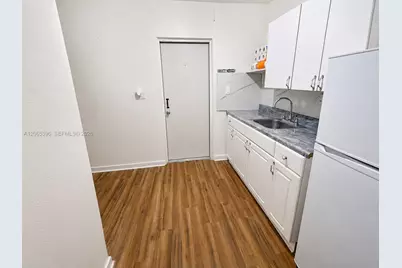19631 NW 57th Pl, Hialeah, FL 33015 - Photo 9