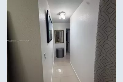 19631 NW 57th Pl, Hialeah, FL 33015 - Photo 5