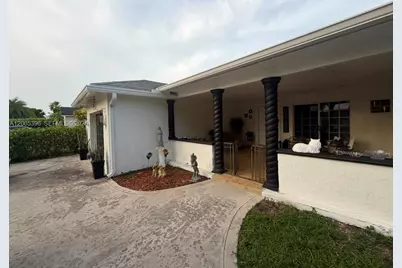 19631 NW 57th Pl, Hialeah, FL 33015 - Photo 15