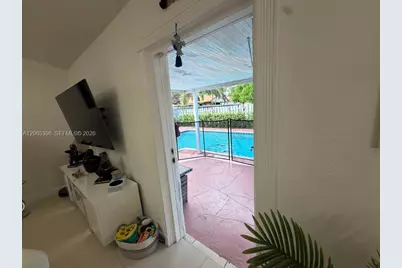 19631 NW 57th Pl, Hialeah, FL 33015 - Photo 25