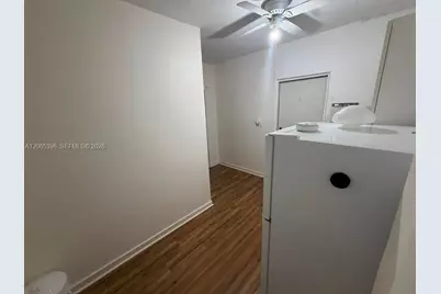 19631 NW 57th Pl, Hialeah, FL 33015 - Photo 13