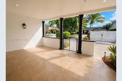 19631 NW 57th Pl, Hialeah, FL 33015 - Photo 15