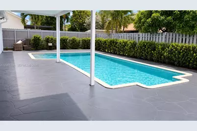 19631 NW 57th Pl, Hialeah, FL 33015 - Photo 11