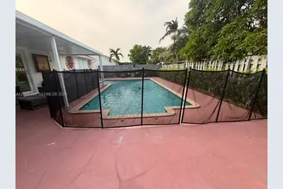 19631 NW 57th Pl, Hialeah, FL 33015 - Photo 9