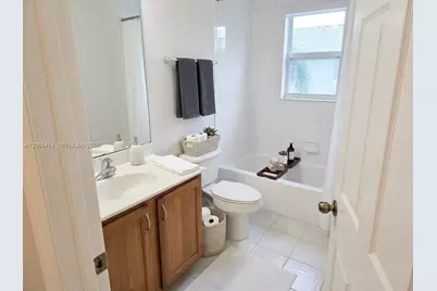 2040 SE Avon Park Dr, Port Saint Lucie, FL 34952 - Photo 9