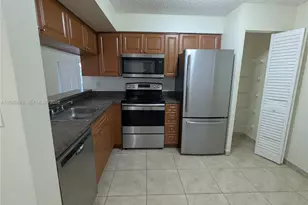 15201 Glenmoor Dr, West Palm Beach, FL 33409 - Photo 3