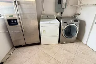 2240 N 57th Way, Hollywood, FL 33021 - Photo 17