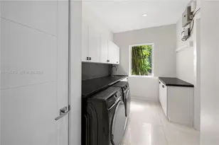 7930 SW 52nd Ct, Miami, FL 33143 - Photo 9