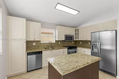363 NW 158th Ave, Pembroke Pines, FL 33028 - Photo 11