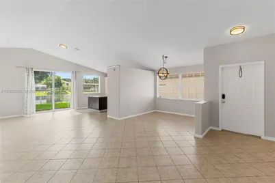 363 NW 158th Ave, Pembroke Pines, FL 33028 - Photo 5