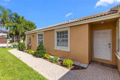 363 NW 158th Ave, Pembroke Pines, FL 33028 - Photo 3