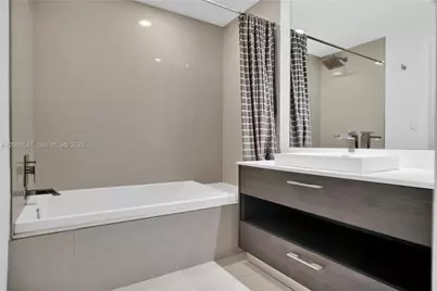 55 SW 9th St #3504, Miami, FL 33130 - Photo 15