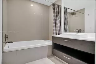 55 SW 9th St, Miami, FL 33130 - Photo 15