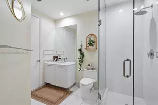 55 SE 6th St, Miami, FL 33131 - Photo 13
