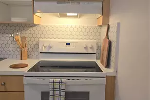 651 SW 3rd St, Miami, FL 33130 - Photo 3