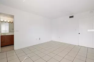 10050 NW 9th St Cir, Miami, FL 33172 - Photo 11