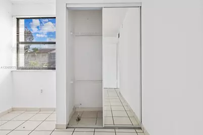 10050 NW 9th St Cir #203, Miami, FL 33172 - Photo 17