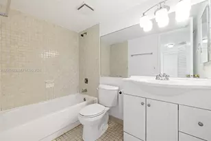 10050 NW 9th St Cir, Miami, FL 33172 - Photo 19