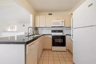 10050 NW 9th St Cir, Miami, FL 33172 - Photo 27