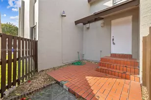 10050 NW 9th St Cir, Miami, FL 33172 - Photo 31