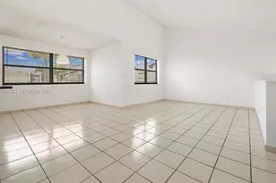 10050 NW 9th St Cir, Miami, FL 33172 - Photo 23