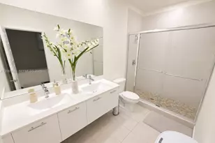10407 NW 82nd St, Doral, FL 33178 - Photo 5