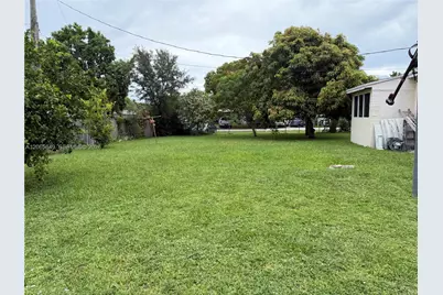 10860 NE 11th Ave, Miami, FL 33161 - Photo 13