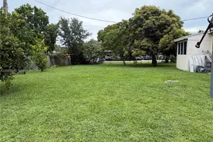 10860 NE 11th Ave, Miami, FL 33161 - Photo 13