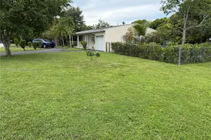 10860 NE 11th Ave, Miami, FL 33161 - Photo 11