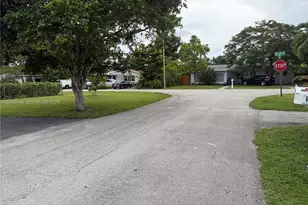 10860 NE 11th Ave, Miami, FL 33161 - Photo 51