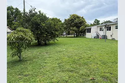 10860 NE 11th Ave, Miami, FL 33161 - Photo 17