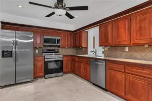 617 NE 2nd Pl, Dania Beach, FL 33004 - Photo 9