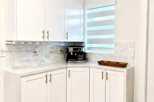 3111 NE 51st St, Fort Lauderdale, FL 33308 - Photo 11