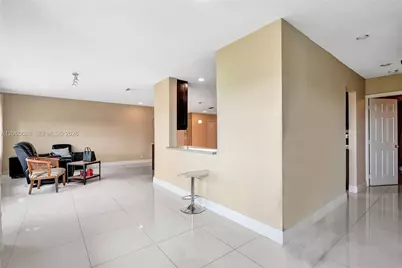 215 SE 3rd Ave #501C, Hallandale Beach, FL 33009 - Photo 17