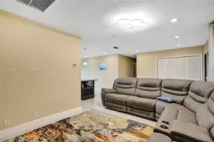 215 SE 3rd Ave, Hallandale Beach, FL 33009 - Photo 9
