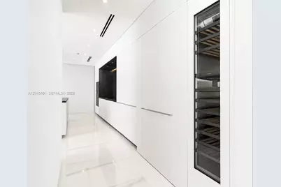 300 Biscayne Boulevard Way #4201E, Miami, FL 33131 - Photo 9