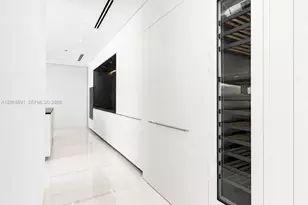 300 Biscayne Blvd Way, Miami, FL 33131 - Photo 9
