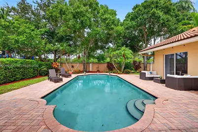 581 NW 110th Ave, Plantation, FL 33324 - Photo 3