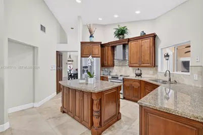 581 NW 110th Ave, Plantation, FL 33324 - Photo 11