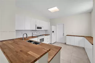 3698 San Simeon Cir, Weston, FL 33331 - Photo 7