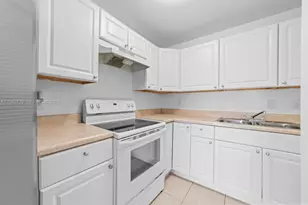 19528 NW 55th Cir Pl, Miami Gardens, FL 33055 - Photo 9
