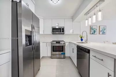 5701 Collins Ave #319, Miami Beach, FL 33140 - Photo 17