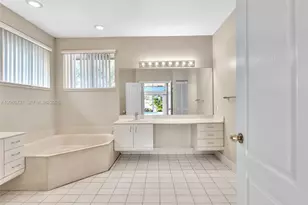11335 Lakeshore Dr, Cooper City, FL 33026 - Photo 9