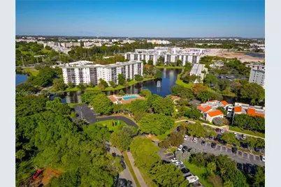 2302 S Cypress Bend Dr #306, Pompano Beach, FL 33069 - Photo 15