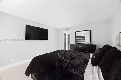 2302 S Cypress Bend Dr #306, Pompano Beach, FL 33069 - Photo 11