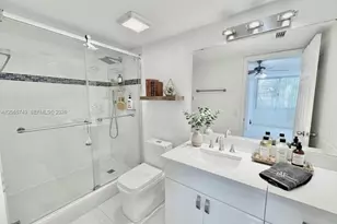 7840 NW 50th St, Lauderhill, FL 33351 - Photo 9