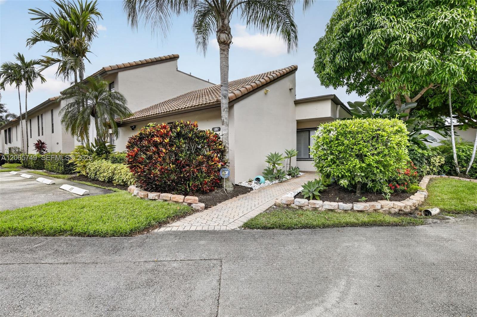 958 Mockingbird Ln #515 - 958 Mockingbird Ln #515, Plantation, FL 33324 Luxury Property | Jose Angel Pina