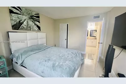 8850 Fontainebleau Blvd #401, Miami, FL 33172 - Photo 11