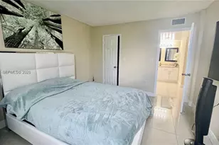 8850 Fontainebleau Blvd, Miami, FL 33172 - Photo 11